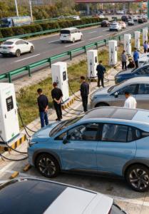 纯电车高速自驾：时速多少最省电？比开空调还保续航的暖和方法？