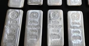 白银腰斩后反弹30%，谁在抄底 散户逆势涌入