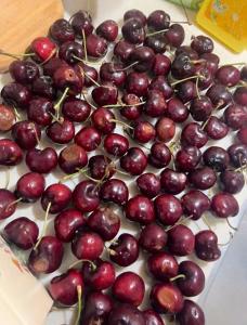 男子买12箱车厘子收到陈年僵尸果 春节车厘子投诉激增