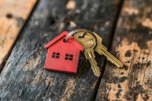 住房保障写入报告让年轻人敢生娃 政策支持年轻家庭