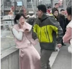 扬州扇耳光事件后续 违章停车引发冲突