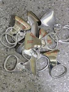 男子伪造3.7万个拉环每天兑10箱啤酒 私造中奖拉环牟利