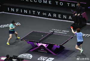 孙颖莎2比4不敌蒯曼无缘四强，赛后邱贻可等着莎莎一起下班 体能分配成关键