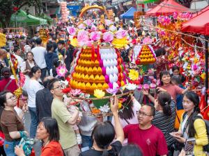 广西男子清明要拜十几座山 翻山越岭的思念