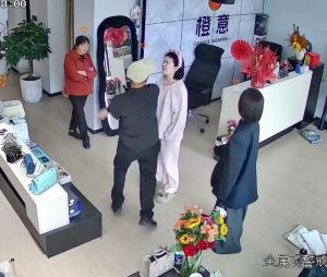 父亲逼女儿贷款30万偿还抚养费 亲情破裂心寒断绝关系