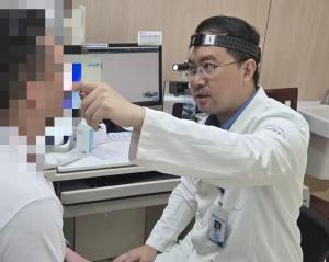 女子持续鼻塞竟是鼻腔内长了肿瘤 鼻炎难愈原来是长了肿瘤