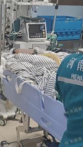 男孩被绳子锁喉已筹70万爱心款 家庭困境引关注