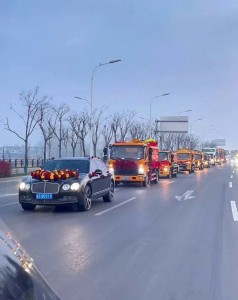 妻子回应与掏粪男孩结婚 吸粪车变高大上婚车