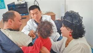 蹲行医生说命运的高山我爬上来了 自立自强照亮他人