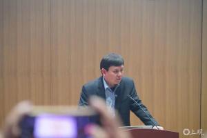 张文宏：退休了不要马上停下来，换个赛道继续前行