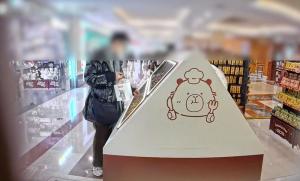 情侣潮玩店偷上千个玩偶被刑拘 开放式展示漏洞成窃机