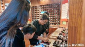 开小店的年轻人手握人才证做生意 新济南人的创业梦