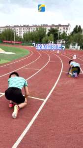 运动会赛跑前先做题 谁先做对谁先跑 田径赛场变数学考场