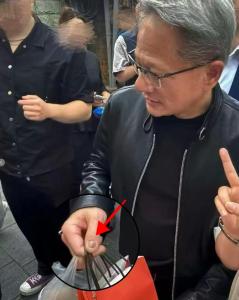 黄仁勋疑似得了灰指甲引热议 AI健康助手给出分析结果
