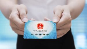 新舊社保卡同時(shí)使用是否涉嫌違規(guī)？當(dāng)心，是騙局！