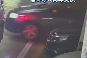 男子地库里换车时忘拉手刹手忙脚乱两头奔波