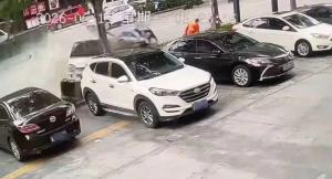 2名环卫工清晨被撞身亡 目击者发声 肇事司机逃逸