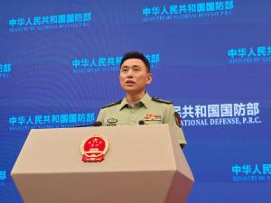 东风-17发射画面震惊美军 夜间无依托发射展示实力