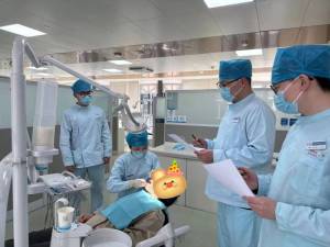464人确诊酸蚀症！医生提醒：吃完这种水果千万别急着刷牙 杨梅季警惕牙齿“隐形破坏”