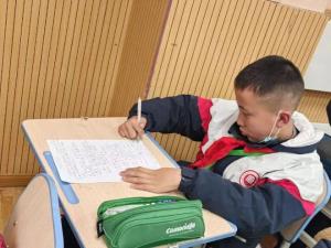 脑瘫少年凭两根可控手指中考674分 坚韧书写人生逆袭