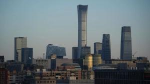 皮尤调查：中国全球好感度排名超美国 美国形象下滑显著