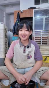 11岁女孩成“杀鱼老师傅” 小小年纪展现非凡技能
