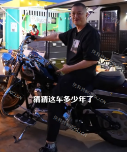 李亚鹏晒哈雷百年纪念版摩托引质疑 老旧机车能否合法上路？