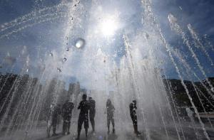 韩国气温飙至42.5℃ 打破122年纪录 连续五天超40℃