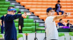 “10环”外卖骑手重返射击场 从送餐到授艺的转变