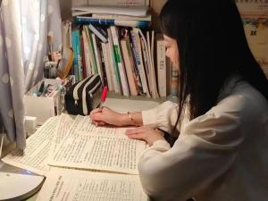41岁女子为鼓励女儿考上985研究生 母女共赴梦想之路
