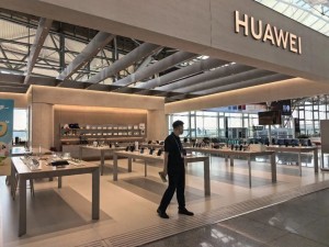 AI浪潮下存储芯片涨价席卷数码市场，手机电脑全线涨价，暑期购机成本陡增