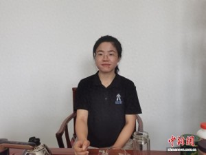在机器人赛道上迎风奔跑的“00后”女孩