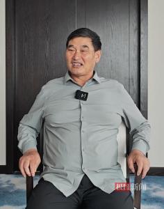 大衣哥朱之文回应种地不辛苦言论 断章取义引发争议