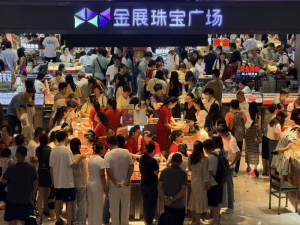 金价失守4270美元，黄金消费者“舍得出手”了 金饰消费回暖