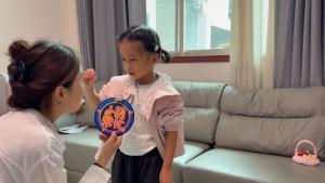 4岁女童学三门语言 低龄启蒙的真相 兴趣是最好的老师