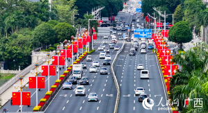 国庆假期南宁满城尽是中国红 国旗扮靓街景