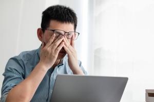 5个“伤眼习惯”正在透支你的眼睛 警惕干眼症信号
