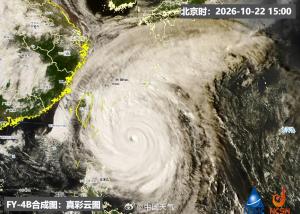 台风“蔷琵”呈现“6”字型 风雨影响华东沿海