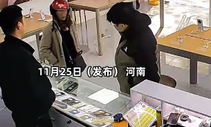 男孩因与母亲就修手机问题发生争执 当场怒摔手机后离开