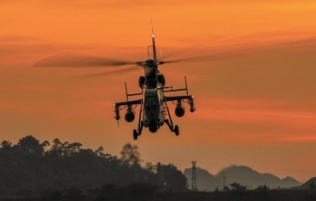  The war hawk roars to the sky - a day and night flight training video of an army brigade