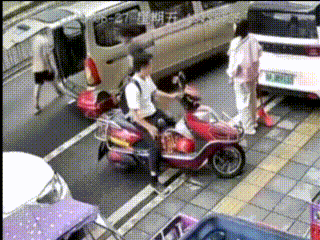 貴陽(yáng)菜刀高空墜落警方調(diào)查