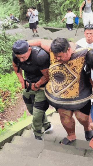 拿命换流量这生意该歇歇了:大体重登山隐患多