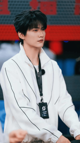 周柯宇作念了我最想对陈妍希作念的事 18场吻戏的情愫舆图