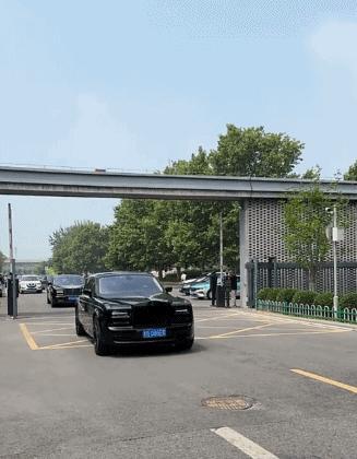 楊少華出殯場面盛大 百輛豪車送行