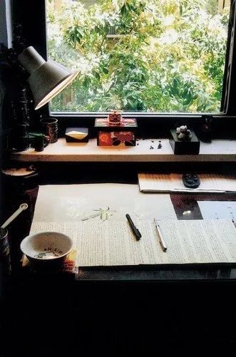 “你安身立命的就是这个书桌”|作家们的房间