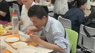 韋東奕就餐遭“貼臉拍攝” 公眾呼吁守護學(xué)術(shù)寧靜