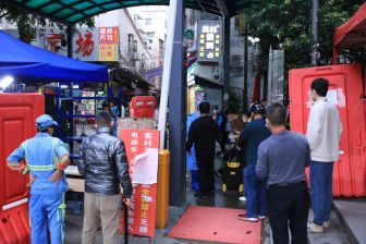 广州的烟火气回来了，居家多日的市民走上街头