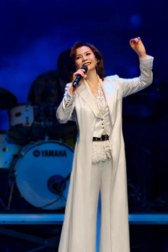 上海著名女歌手回歸 每周開(kāi)直播 歌聲響起 重溫青春