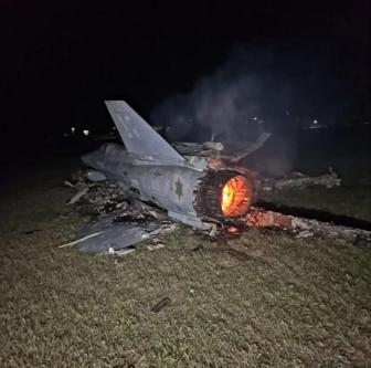 伊朗稱擊落以F-35戰(zhàn)機(jī) 殘骸照公布 夜間拍攝燃燒殘骸
