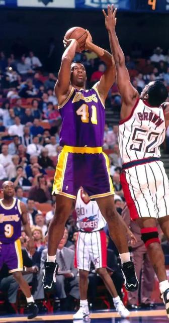 前NBA球员埃尔登坎贝尔溺亡 意外钓鱼事故夺命